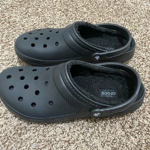 Men’s crocs with fur size 11